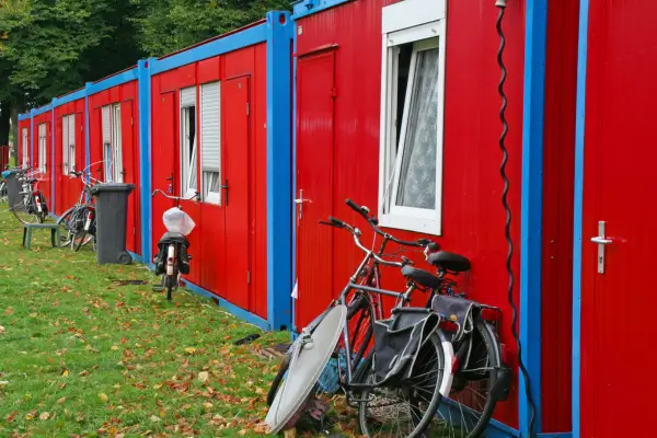 Construção com Propósito: O Impacto Social das Casas Containers em Comunidades Carentes